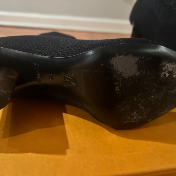 Louis Vuitton - Picture 2 of 2